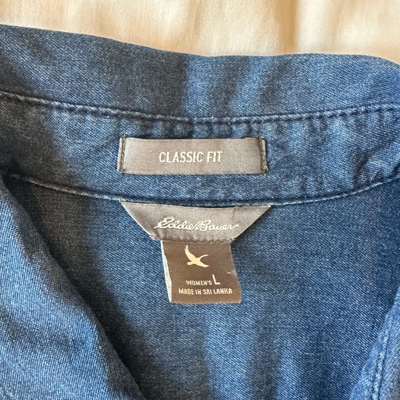 Eddie Bauer Ladies Denim longsleeve button down - Picture 2 of 9